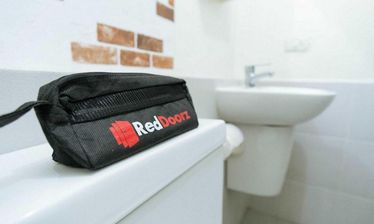 Reddoorz Plus @ Taman Madiun Exterior foto